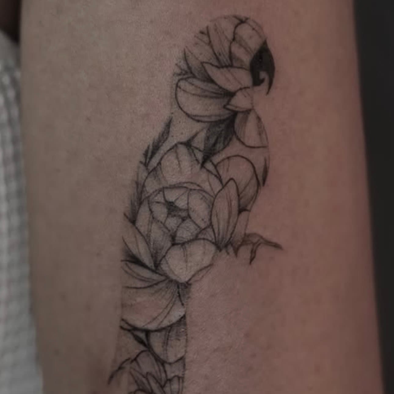 Floral fineline composition on the arm